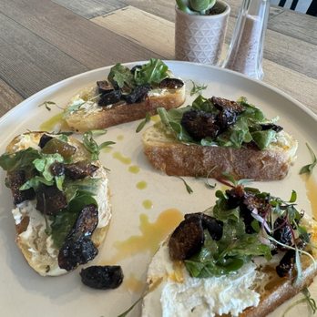 Azafran Restaurant - Goat cheese & fig toasts - Breakfast & Brunch Near Me - Camarillo, California