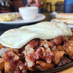 Eggsperience Eatery - Corned beef hash skillet