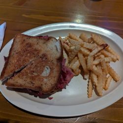 Schmidt's Towne Tap - Pastrami sandwich