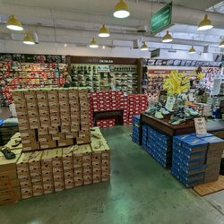 Beck's Shoes Rack - Lots of great looking, high-quality and comfortable footwear available at discount prices.