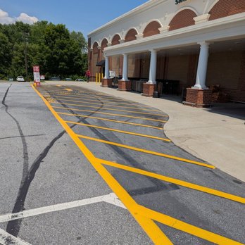 Harris Teeter - Grocery Near Me - Hendersonville, North Carolina