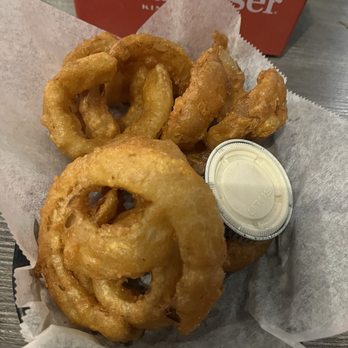 Eddie's Bar & Grill - Crunchy onion rings. - Sports Bars Near Me - Dunedin, Florida Eddie's Bar & Grill - Crunchy onion rings. - Sports Bars Near Me - Dunedin, Florida