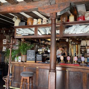 Ye Olde Reindeer Inn - The bar - Pubs Near Me - Banbury, OXF Ye Olde Reindeer Inn - The bar - Pubs Near Me - Banbury, OXF