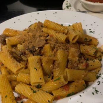 Lombardo's Trattoria - Rigatoni Trattoria - Italian Near Me - Saint Louis, Missouri