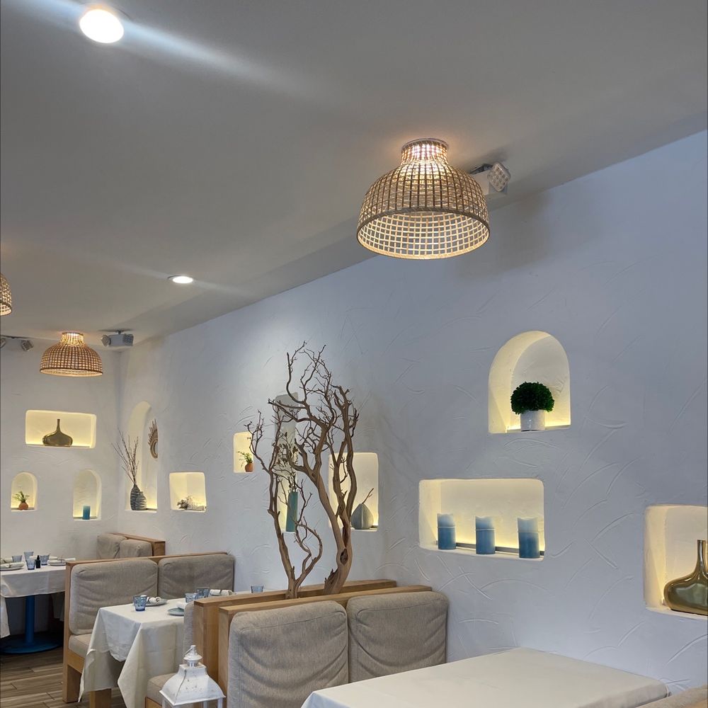 4Bay Painting - White walls with detail textures - Painters Near Me 4Bay Painting - White walls with detail textures - Painters Near Me