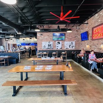 Finney's Crafthouse - Burbank - Interior booth and picnic table seating - New American Near Me - Burbank, California