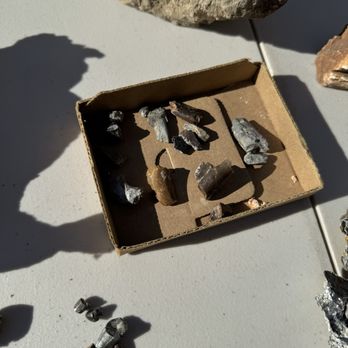 Vernal Dinosaur and Crystal Quarry - Dinosaur teeth - Gemstones & Minerals Near Me - Vernal, Utah Vernal Dinosaur and Crystal Quarry - Dinosaur teeth - Gemstones & Minerals Near Me - Vernal, Utah