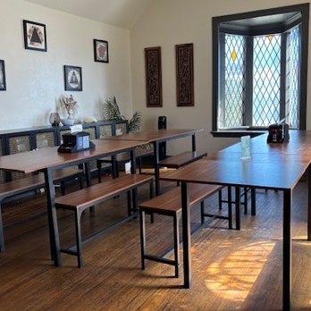 Cob & Pen - larger room - Beer Bar Near Me - Lakeland, Florida
