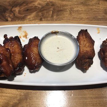 Burtons Grill & Bar - Wings appetizer - New American Near Me - Sterling, Virginia