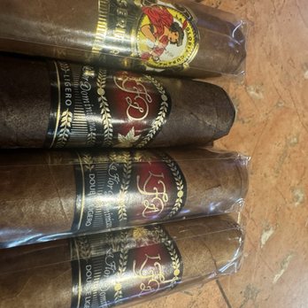 Maduro's Cigar & Bar - Lounges Near Me - Sarasota, Florida Maduro's Cigar & Bar - Lounges Near Me - Sarasota, Florida