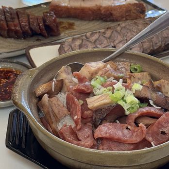 Kings Kitchen - Taro w. Preserved Meat Rice Clay Pot 芋頭臘味煲仔飯 - Cantonese Near Me - Brooklyn, New York Kings Kitchen - Taro w. Preserved Meat Rice Clay Pot 芋頭臘味煲仔飯 - Cantonese Near Me - Brooklyn, New York