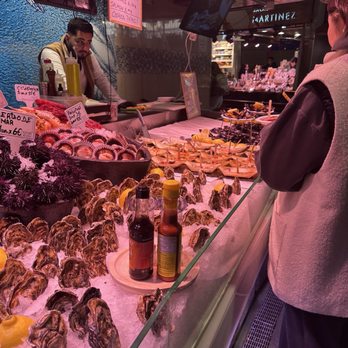 Mercat La Boqueria - Fresh seafood - Farmers Market Near Me - Barcelona, B Mercat La Boqueria - Fresh seafood - Farmers Market Near Me - Barcelona, B