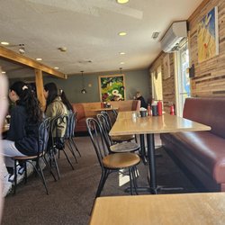 Frescafe - Cute breakfast nook.  Very warm and homie