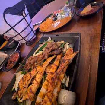 Mezcalito - Durham - Fajitas with sides - Mexican Near Me - Durham, North Carolina Mezcalito - Durham - Fajitas with sides - Mexican Near Me - Durham, North Carolina