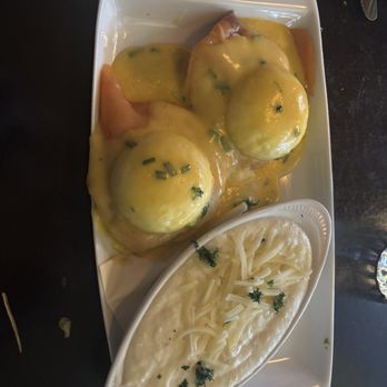 Wilde Bar & Restaurant - Smoked salmon eggs benedict and grits - Pubs Near Me - Chicago, Illinois Wilde Bar & Restaurant - Smoked salmon eggs benedict and grits - Pubs Near Me - Chicago, Illinois