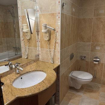 Lindner Hotel Prague Castle - Bathroom design - Hotels Near Me - Prague, Puerto Rico