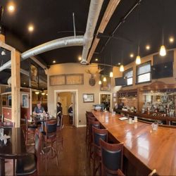 Golden Leaf Bistro - Scenes from around the bar area