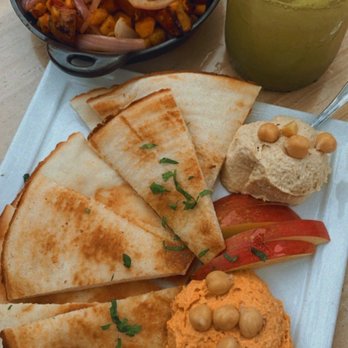 Bodega Wine Bar - Gluten free crust with hummus! - Wine Bars Near Me - Santa Monica, California Bodega Wine Bar - Gluten free crust with hummus! - Wine Bars Near Me - Santa Monica, California