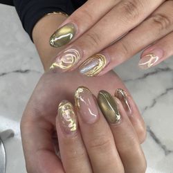 Lavish Spa & Nails by L’mour