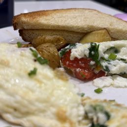 Egg whites with spinach tomatoes and feta Egg whites with spinach tomatoes and feta