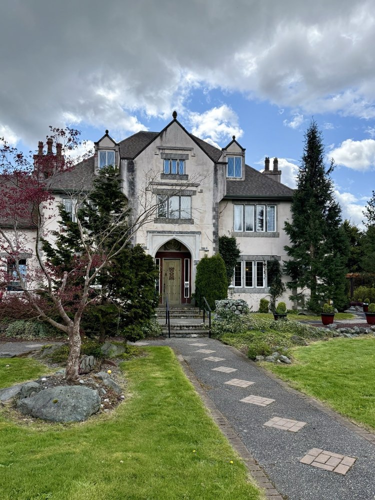 Willowbrook Manor Logo