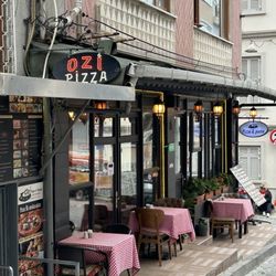 Ozi Pizza And Pasta - Front / main entrance