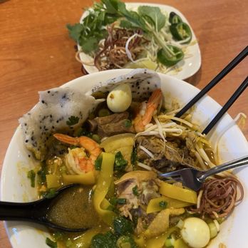 Vinameals - Quang's style yellow flat noodle - Vietnamese Near Me - Littleton, Colorado Vinameals - Quang's style yellow flat noodle - Vietnamese Near Me - Littleton, Colorado