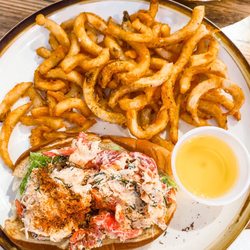 Roux On Canton - Lobster roll