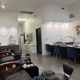 Nice modern surroundings, perfect ambiance to relax and enjoy a clean pedicure! Nice modern surroundings, perfect ambiance to relax and enjoy a clean pedicure!