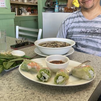 Pho Kapahulu - Summer rolls and oxtail soup - Vietnamese Near Me - Honolulu, Hawaii