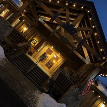 Highlands Ranch Resort - Entrance to lodge in January - Resorts Near Me - Mill Creek, California
