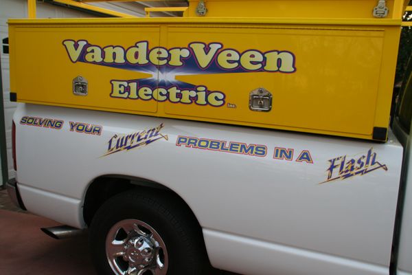 VanderVeen Electric Logo