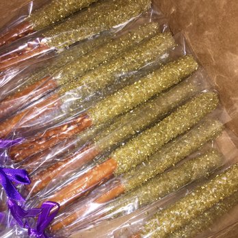 La Rouge Cupcakery - Gold Sugar Chocolate Covered Pretzels - Cupcakes Near Me