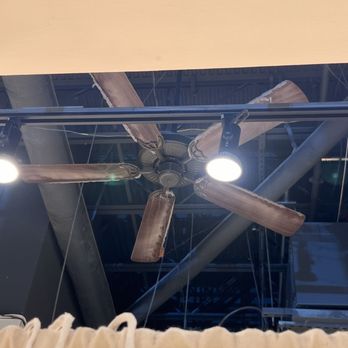 Brandy Melville - Dressing room fan - Women's Clothing Near Me - San Antonio, Texas Brandy Melville - Dressing room fan - Women's Clothing Near Me - San Antonio, Texas
