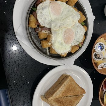 Halibut House Fish and Chips - The skillet with toast - Fish & Chips Near Me - Scarborough, Ontario Halibut House Fish and Chips - The skillet with toast - Fish & Chips Near Me - Scarborough, Ontario