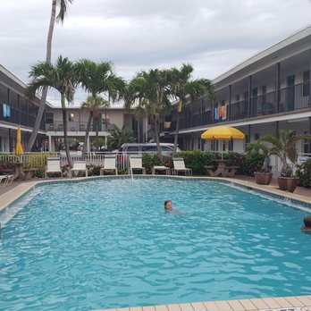 Bon-Aire Resort - Pool in the center section. Beach is directly behind me. - Hotels Near Me - St. Pete Beach, Florida Bon-Aire Resort - Pool in the center section. Beach is directly behind me. - Hotels Near Me - St. Pete Beach, Florida