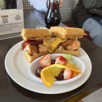 Le Peep - Le Chicken Waffle Sandwich with fruits - Breakfast & Brunch Near Me - Edison, New Jersey Le Peep - Le Chicken Waffle Sandwich with fruits - Breakfast & Brunch Near Me - Edison, New Jersey