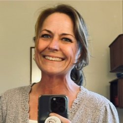 Lora Thomas, IBCLC - Los Angeles Lactation Consultant