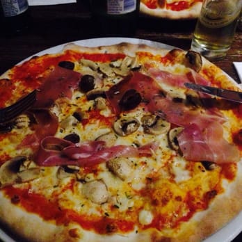 Prezzo - The prosciutto (crudo) and funghi pizza. Very nice. - Italian Near Me - London, XGL Prezzo - The prosciutto (crudo) and funghi pizza. Very nice. - Italian Near Me - London, XGL