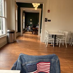 Redlife Coffee - Dining area