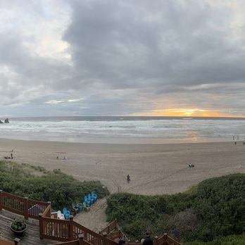 Hallmark Resort & Spa Cannon Beach - Sunset - Resorts Near Me - Cannon Beach, Oregon Hallmark Resort & Spa Cannon Beach - Sunset - Resorts Near Me - Cannon Beach, Oregon