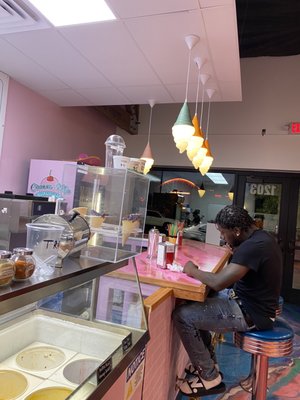 Cream Me Ice Creamery by null