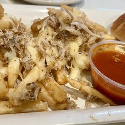 Fratelli's - Crab cheese fries