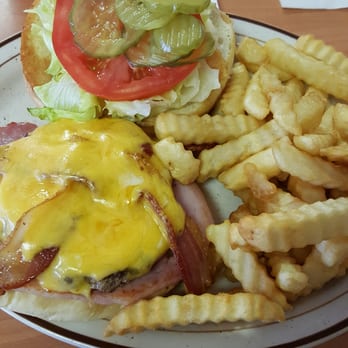 Papa Kerns Cafe - Papa burger! Yes! - American Near Me - Des Moines, Iowa