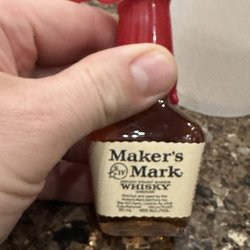 Smokers Paradise & Liquor - Tiny booze