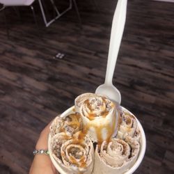 Rollies - Caramel and brownie w caramel topping
