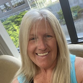 Oasis Financial - Selfie waiting for my appointment - Financial Services Near Me - Rosemont, Illinois Oasis Financial - Selfie waiting for my appointment - Financial Services Near Me - Rosemont, Illinois