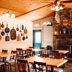 Denali Cabins - Dining at Denali Cabins