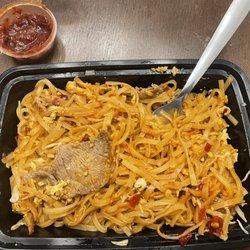 Lotus Thai Cuisine - Beef Pad Thai