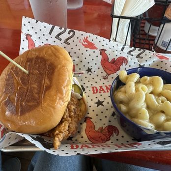 Tumble 22 - Lil' Chicken Sandwich, Regular Mac-N-Cheese - Chicken Shop Near Me - Cedar Park, Texas